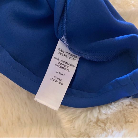 5/$25 Sleeveless V neck blouse - Picture 6 of 6